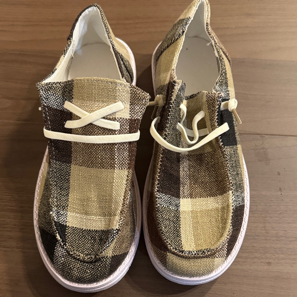 Women's Plaid Tan and Brown Shoes